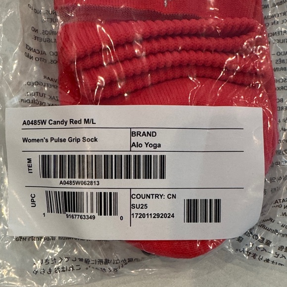 NWT ♥️ ALO Yoga Candy Red Pulse Grip Socks - Picture 7 of 8